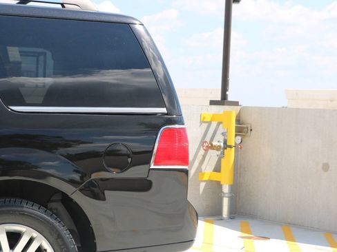 Used 2014 Lincoln Navigator 2WD image 70