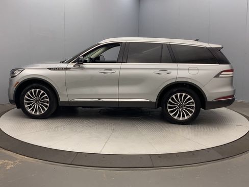 Used 2022 Lincoln Aviator AWD w/ Premium Package image 2