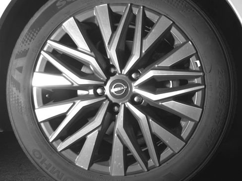 Used 2025 Nissan Altima 2.5 SV FWD image 13