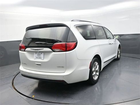 Used 2020 Chrysler Pacifica Limited image 7