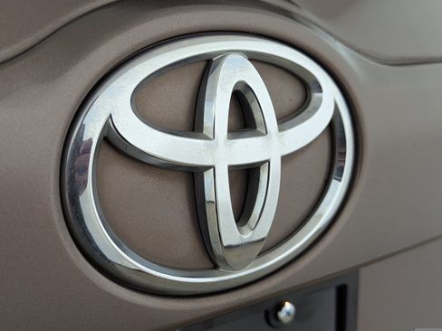 Used 2017 Toyota Highlander XLE FWD image 26