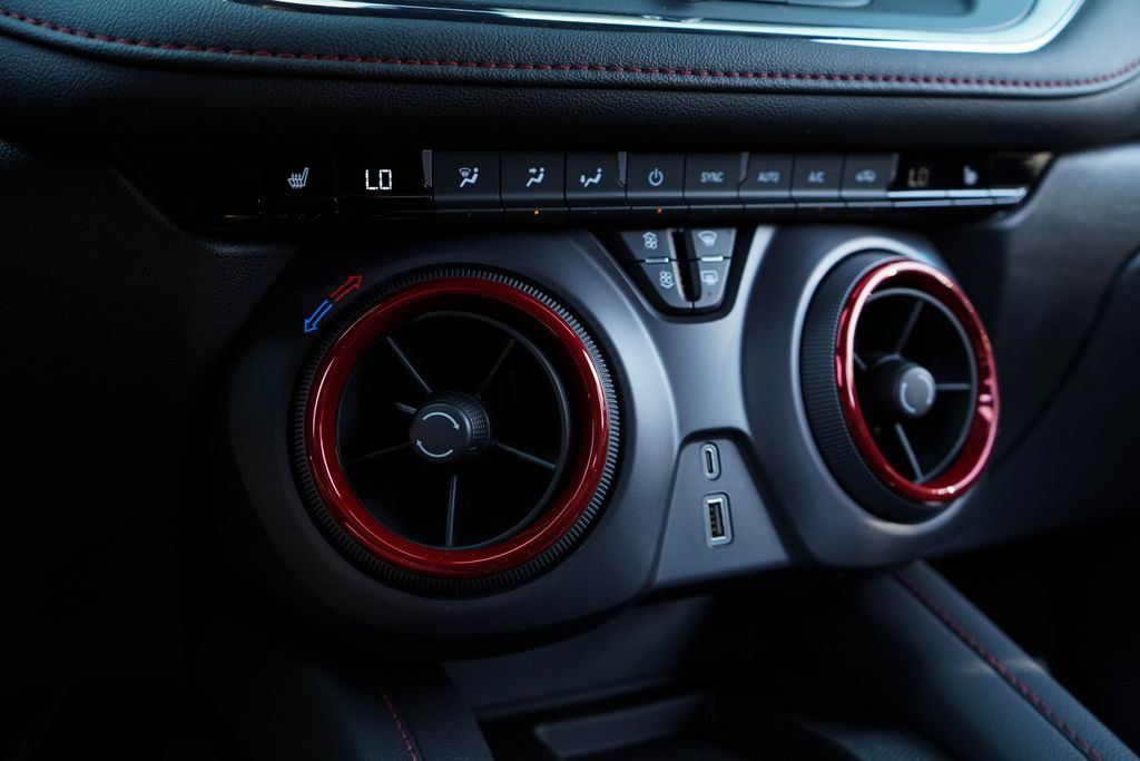 Used 2025 Chevrolet Blazer RS FWD image 27