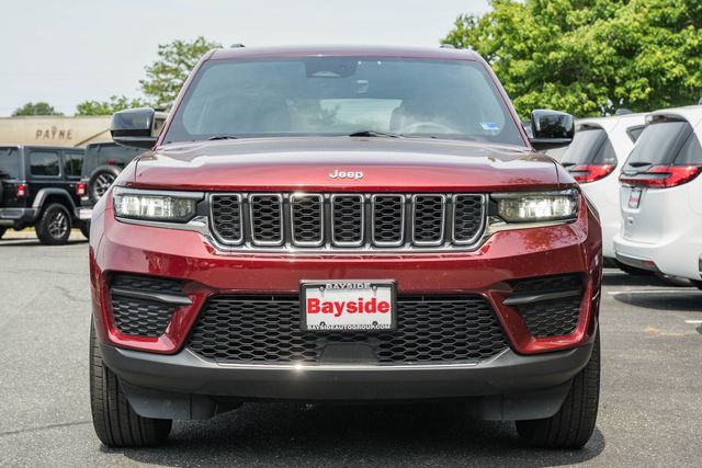 Used 2025 Jeep Grand Cherokee Laredo X w/ Luxury Tech Group I AWD/4WD image 4