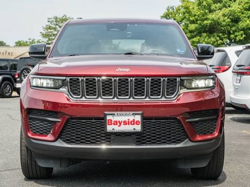 Used 2025 Jeep Grand Cherokee Laredo X w/ Luxury Tech Group I AWD/4WD image 4