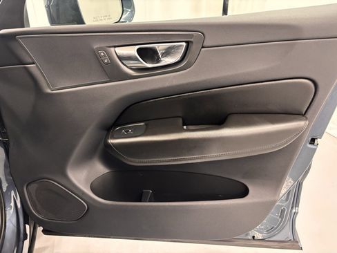 Used 2019 Volvo XC60 T5 Momentum w/ Premium Package image 19