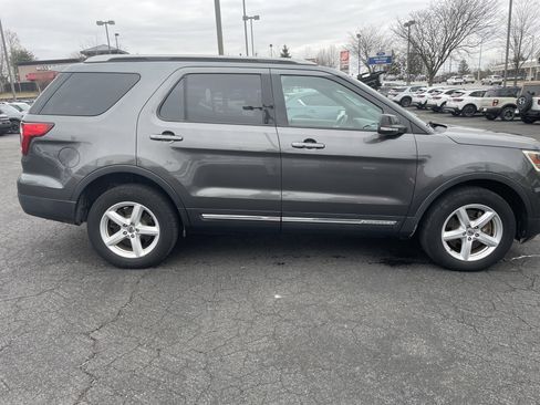 Used 2017 Ford Explorer XLT image 16