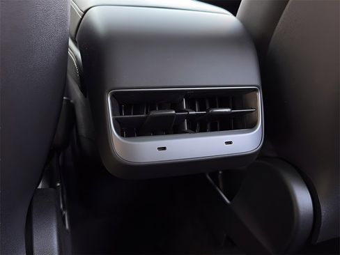 Used 2023 Tesla Model Y Long Range image 20