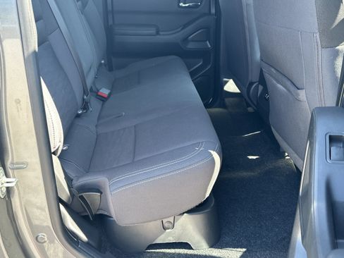 Used 2023 Nissan Frontier SV image 12