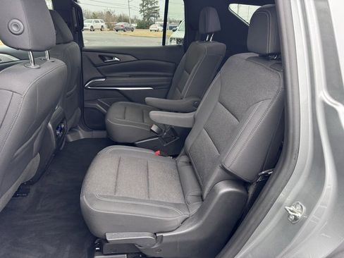Used 2024 Chevrolet Traverse LT image 31