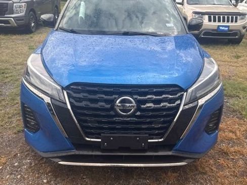 Used 2022 Nissan Kicks SR w/ Premium Package FWD image 2
