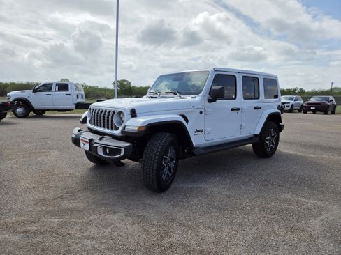 New 2026 Jeep Wrangler Unlimited Sahara AWD/4WD image 3