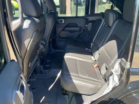 Used 2025 Jeep Wrangler Unlimited Rubicon 392 image 16