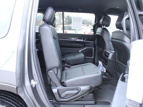 Used 2022 Jeep Wagoneer Series III w/ Flexible Seating Group image 17