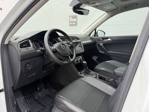 Used 2021 Volkswagen Tiguan SE w/ Panoramic Sunroof Package AWD/4WD image 11