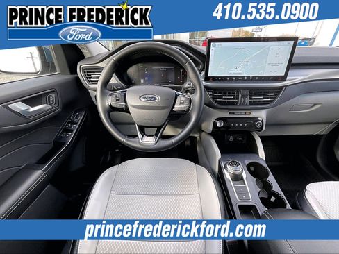 Used 2025 Ford Escape SE image 5