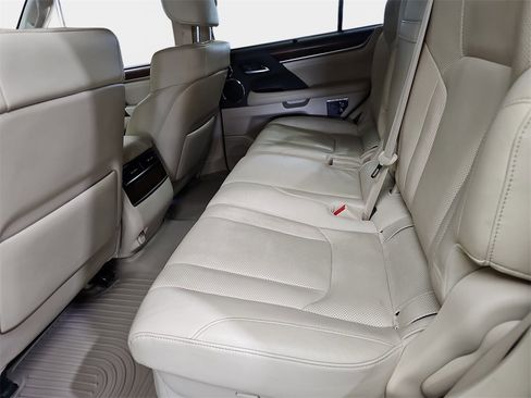 Used 2021 Lexus LX 570 4WD w/ Luxury Package image 17