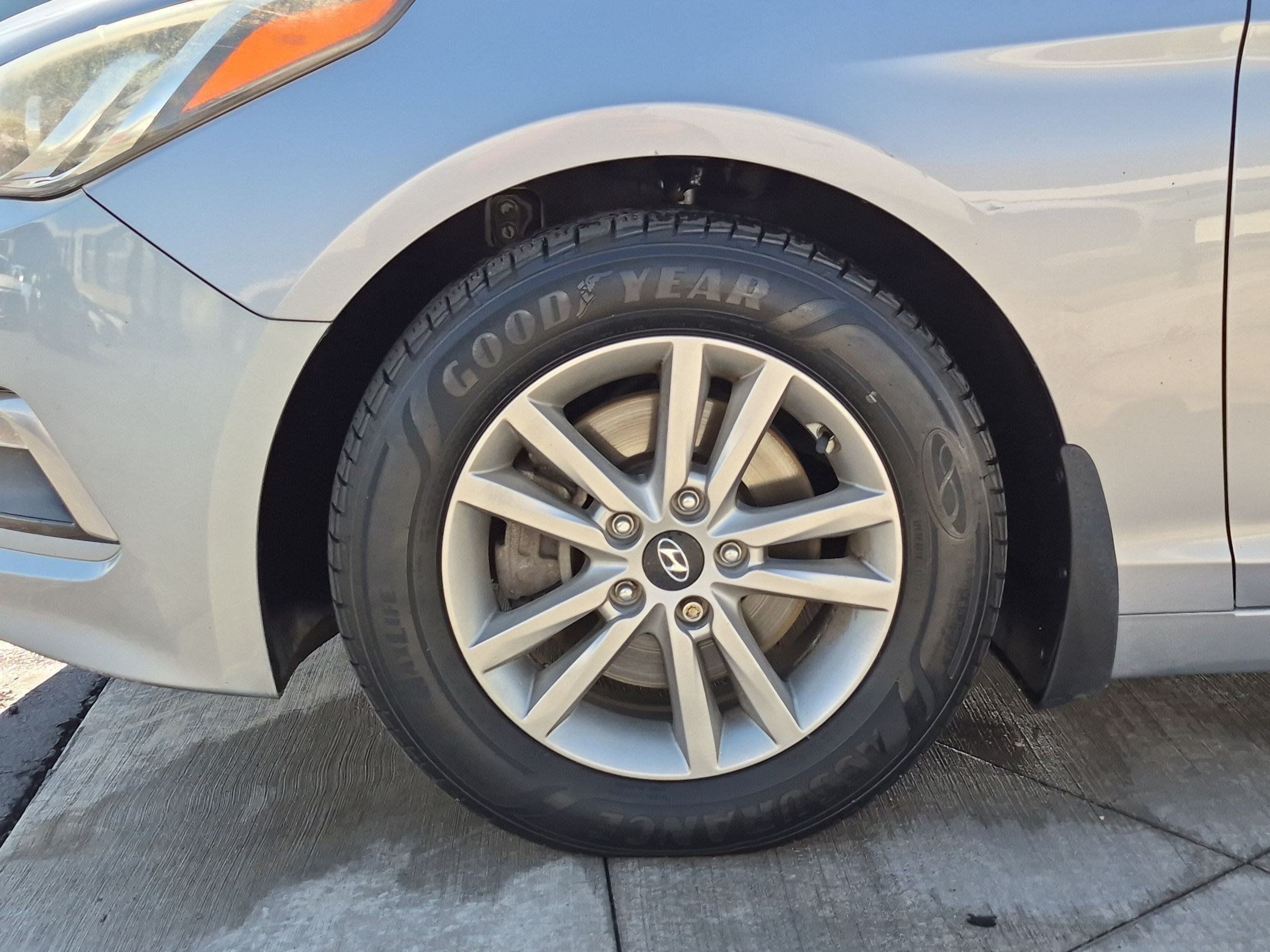 Used 2015 Hyundai Sonata SE w/ Option Group 09 FWD image 12