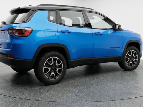 Used 2025 Jeep Compass Trailhawk image 9