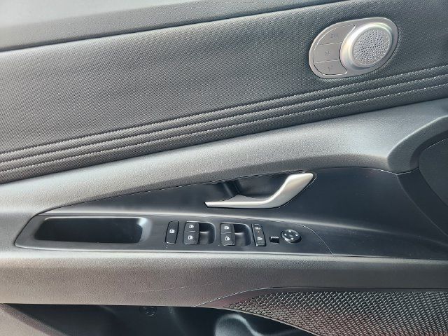 Used 2024 Hyundai Elantra Limited FWD image 25