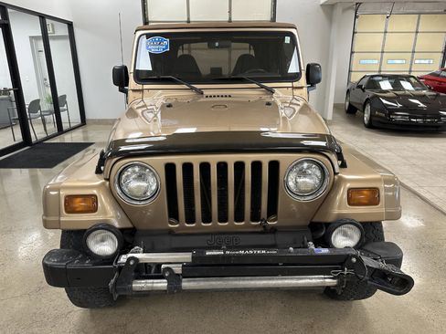 Used 1999 Jeep Wrangler Sahara image 2