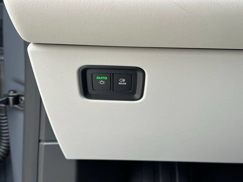 Certified 2026 Porsche Macan Electric RWD image 35