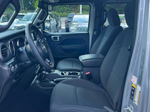 Used 2023 Jeep Gladiator Sport image 16