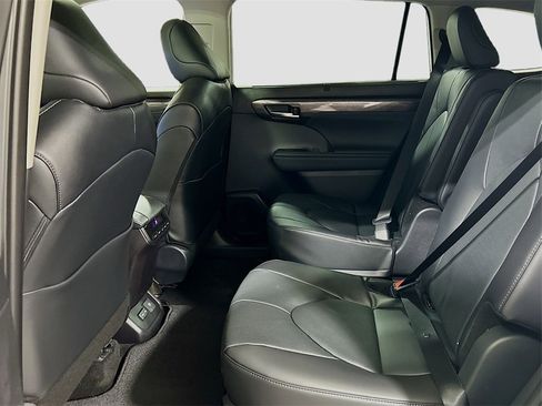 New 2026 Toyota Highlander Limited image 25