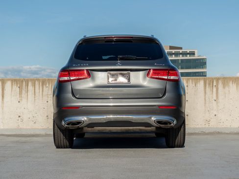 Used 2017 Mercedes-Benz GLC 300 4MATIC image 5