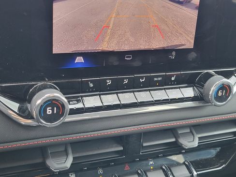 Used 2024 Chevrolet Colorado Z71 w/ Z71 Convenience Package 2 image 18