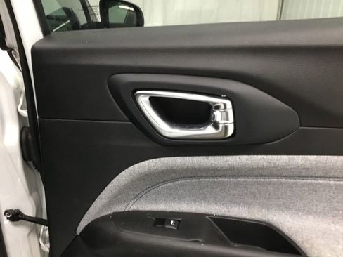 Used 2022 Jeep Compass Latitude w/ Convenience Group AWD/4WD image 15