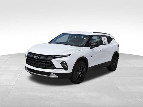 Used 2024 Chevrolet Blazer LT w/ Convenience Package FWD image 2