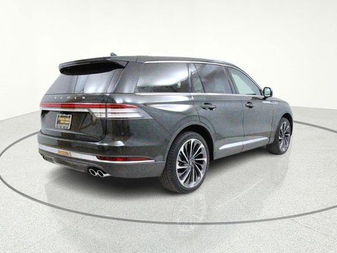 Used 2023 Lincoln Aviator Reserve w/ Equipment Group 201A image 8