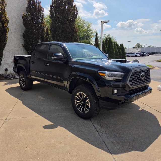 Used 2023 Toyota Tacoma TRD Sport AWD/4WD image 8