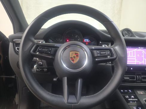 Used 2023 Porsche Macan AWD/4WD image 10