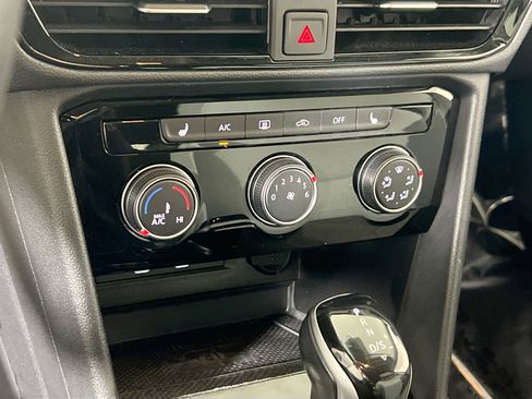 Used 2023 Volkswagen Taos SE image 15