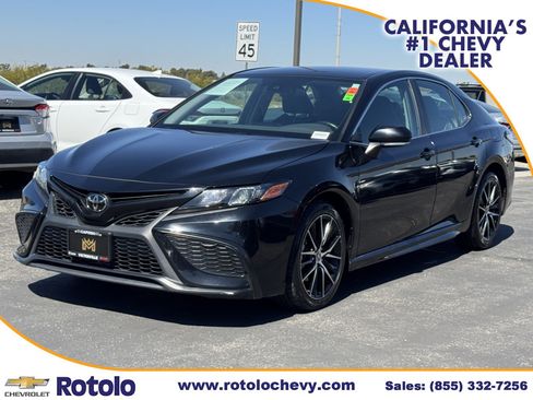 Used 2024 Toyota Camry SE FWD image 3