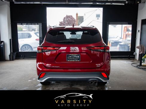 Used 2022 Toyota Highlander XSE FWD image 5