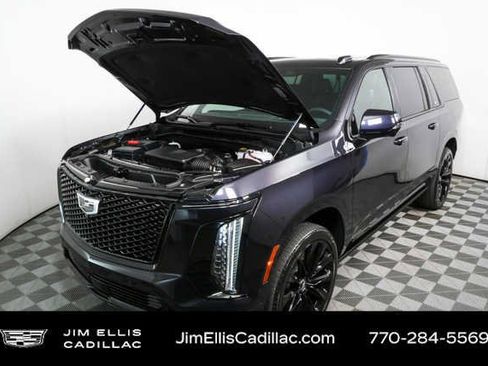 Certified 2026 Cadillac Escalade ESV Platinum Sport AWD/4WD image 32