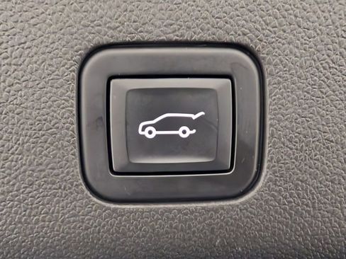Used 2023 GMC Yukon SLT AWD/4WD image 33