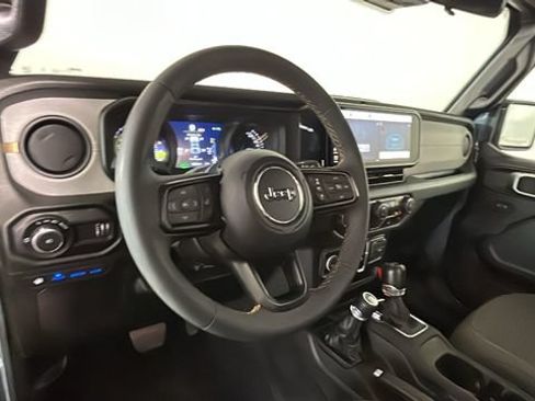 Used 2024 Jeep Wrangler Unlimited AWD/4WD image 12