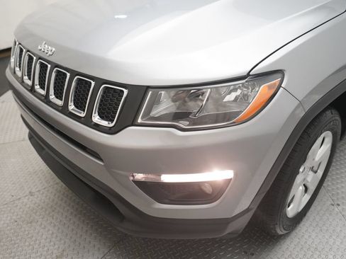 Used 2019 Jeep Compass Latitude w/ Popular Equipment Group AWD/4WD image 22