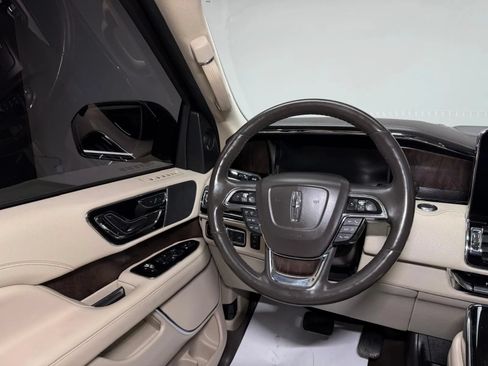 Used 2018 Lincoln Navigator Select AWD/4WD image 26