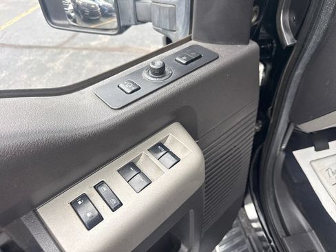 Used 2016 Ford F250 Lariat w/ Lariat Ultimate Package AWD/4WD image 31