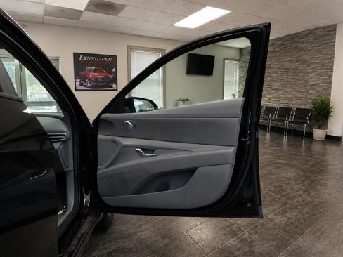Used 2023 Hyundai Elantra SE FWD image 20