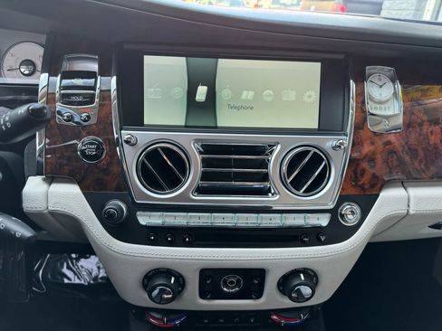 Used 2015 Rolls-Royce Ghost image 19