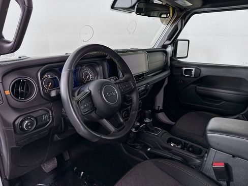 Certified 2025 Jeep Gladiator Mojave w/ Steel Bumper Group image 17