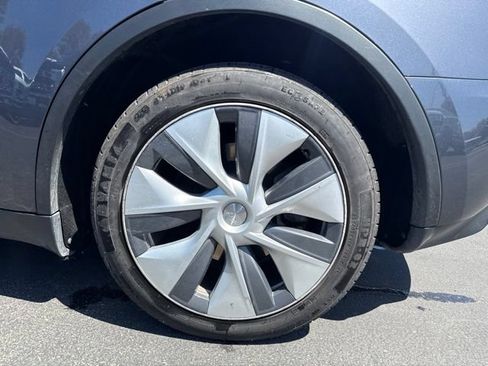 Used 2023 Tesla Model Y Long Range AWD/4WD image 6