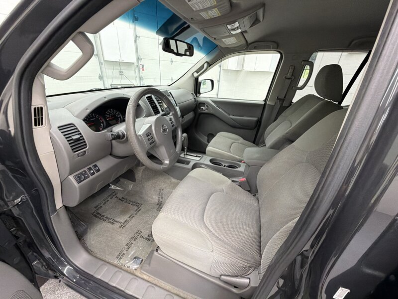 Used 2013 Nissan Frontier SV w/ SV Value Truck Pkg AWD/4WD image 10