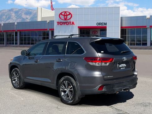 Used 2019 Toyota Highlander LE AWD/4WD image 5