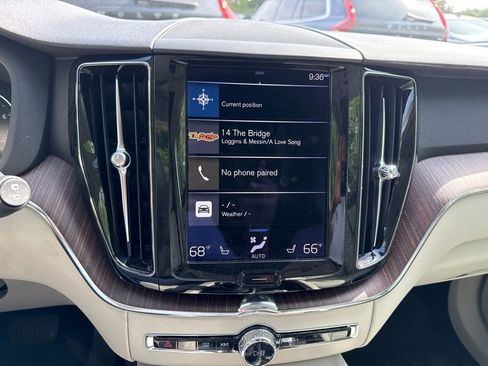 Used 2021 Volvo XC60 T5 Momentum w/ Premium Package FWD image 7